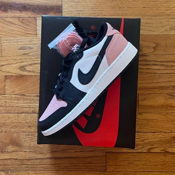 Air Jordan 1 OG Low Black Coral - Picture 1 of 4